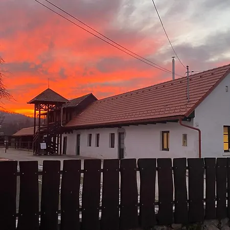 Lovas Udvarhaz Ezuest Zabla *