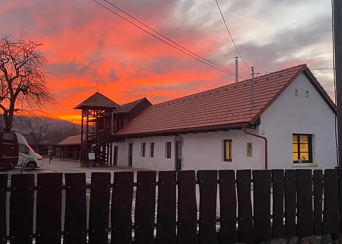 Lovas Udvarhaz Ezuest Zabla *